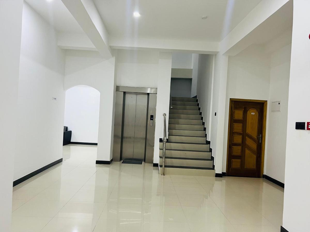 Sp Tourist Hotel Jaffna Eksteriør bilde