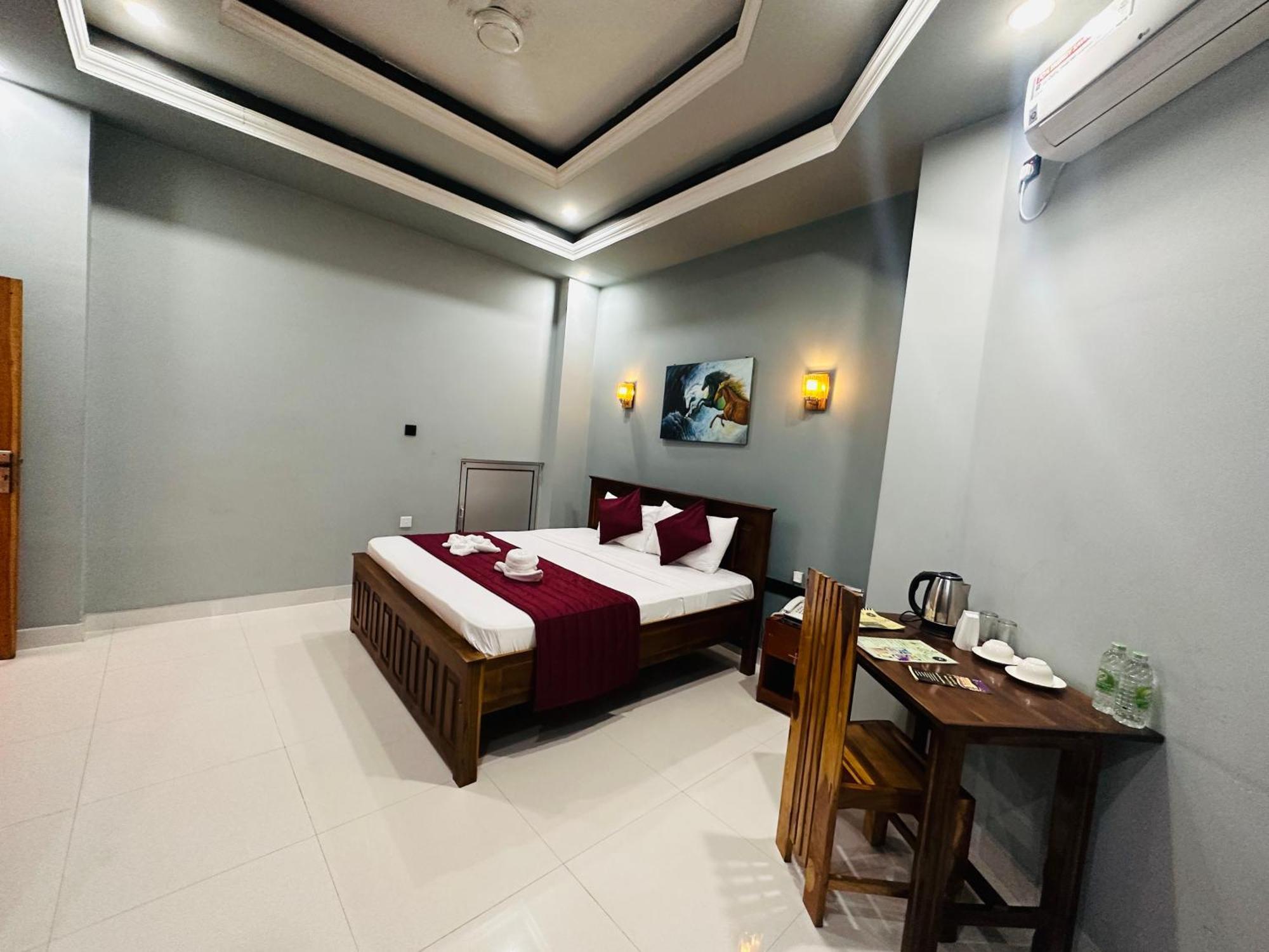 Sp Tourist Hotel Jaffna Eksteriør bilde